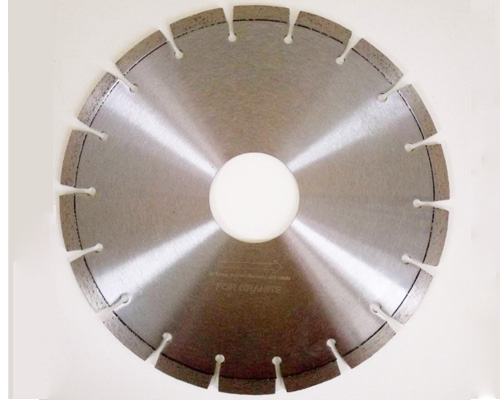Diamond cutting blade